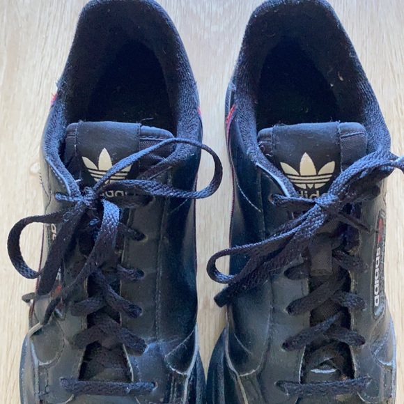 ❤️SOLD❤️ Adidas Classic Lace Up Shoes Black/ Red Leather US 6 Pre Owned EC - Picture 2 of 8